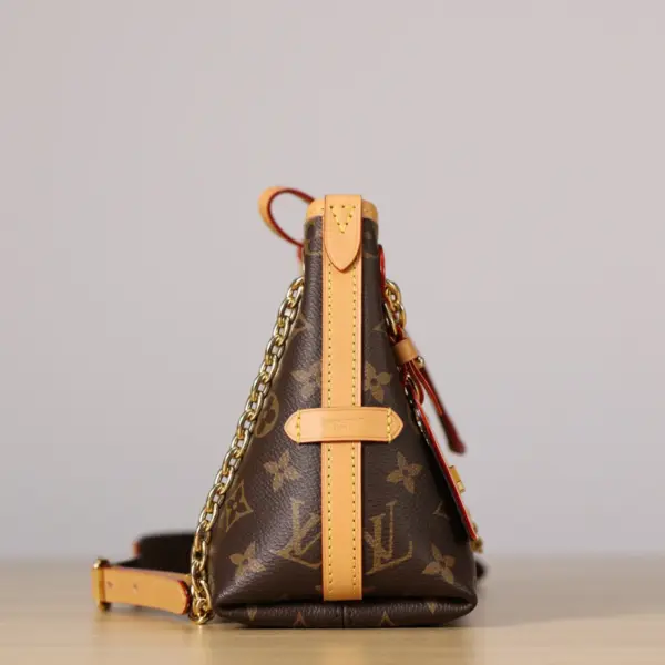 Louis Vuitton CarryAll BB 包包 - Monogram帆布金色鏈帶款 17 Louis Vuitton CarryAll BB 包包 - Monogram帆布金色鏈帶款