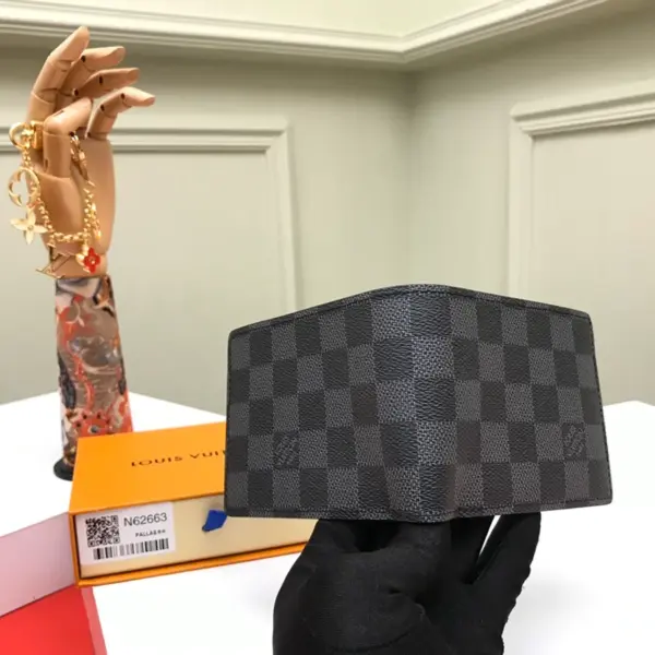 Louis Vuitton Damier Graphite 男士多夾層輕便錢包 | 可個人化訂製