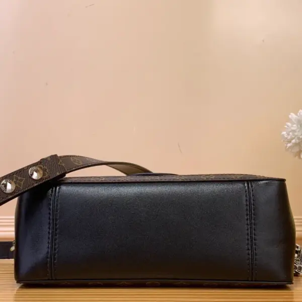 Louis Vuitton Dauphine Soft MM 黑色小羊皮包包