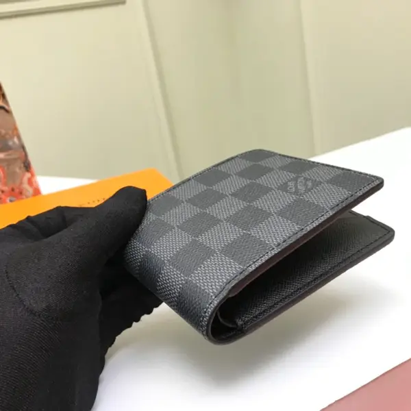 Louis Vuitton Damier Graphite 男士多夾層輕便錢包 | 可個人化訂製