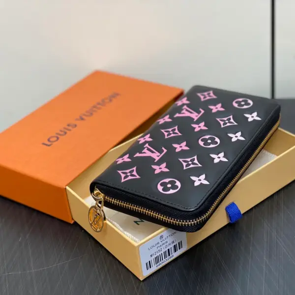 LV Ski系列Monogram壓花小羊皮拉鏈錢包