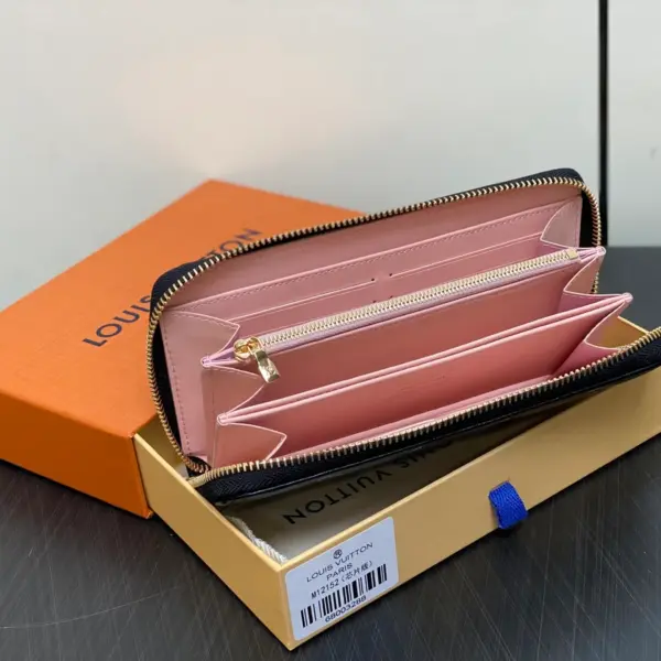 LV Ski系列Monogram壓花小羊皮拉鏈錢包