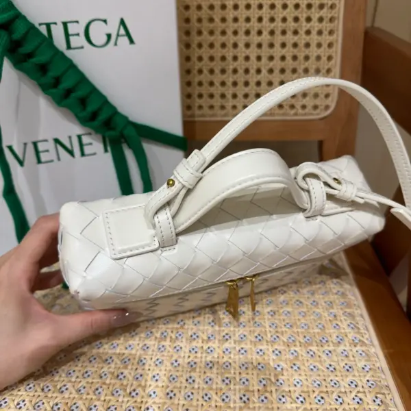 Intrecciato編織皮革化妝包