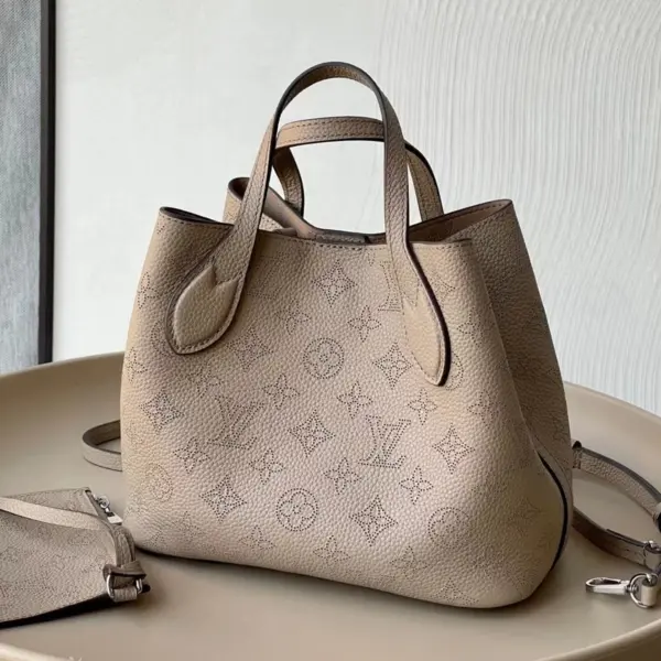 Louis Vuitton Blossom PM 手挽袋 - Mahina打孔通花小牛皮 米色 18 Louis Vuitton Blossom PM 手挽袋 - Mahina打孔通花小牛皮 米色