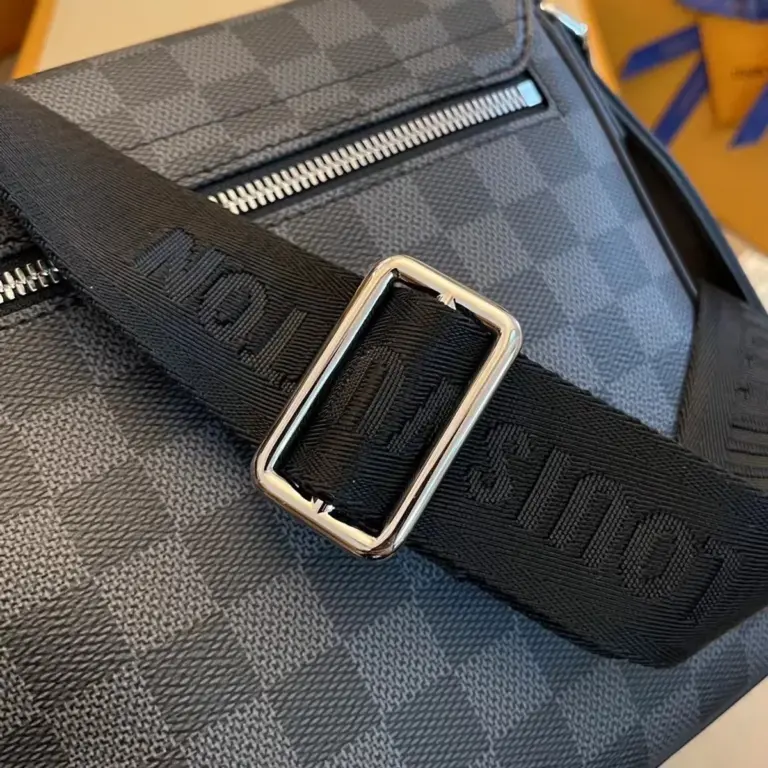 Louis Vuitton District PM 郵差包 - Damier Graphite 經典重塑
