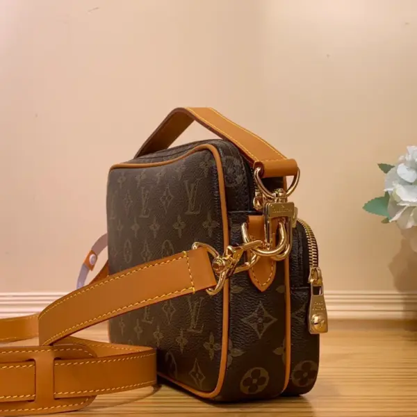 Louis Vuitton Nil Monogram Archive 時尚小型包包