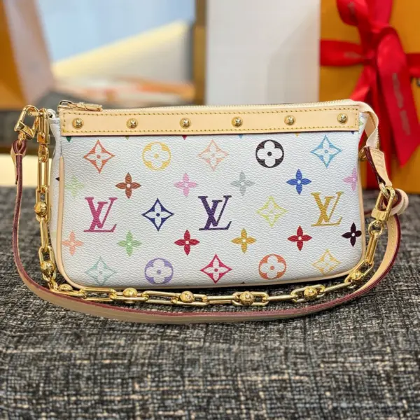 LV x TM 村上隆聯名款 Pochette Accessoires 包包