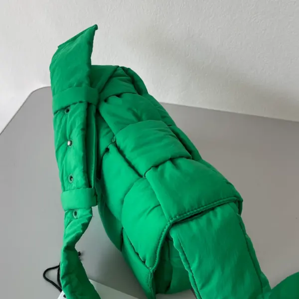 Intreccio編織尼龍斜挎包-鸚鵡綠 12 Intreccio編織尼龍斜挎包-鸚鵡綠