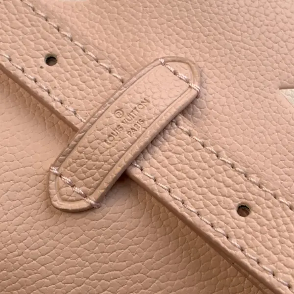 LV Milky Way系列 CarryAll PM 雙色壓花牛皮手提包 18 LV Milky Way系列 CarryAll PM 雙色壓花牛皮手提包