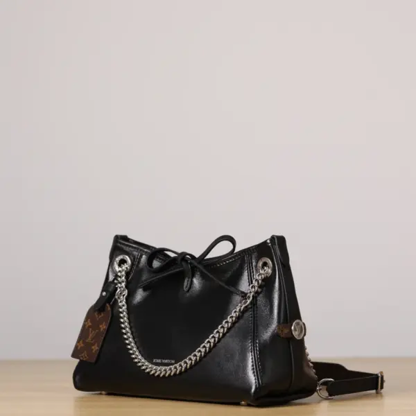Louis Vuitton CarryAll Vibe BB 小羊皮銀鏈肩背包