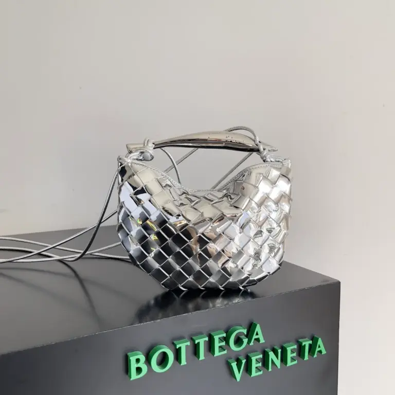 BottegaVeneta瑪瑙灰迷你Intrecciato編織皮革斜挎包
