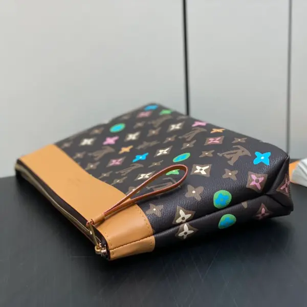 Louis Vuitton Pochette Voyage Souple 手拿包 - Tyler 聯名款