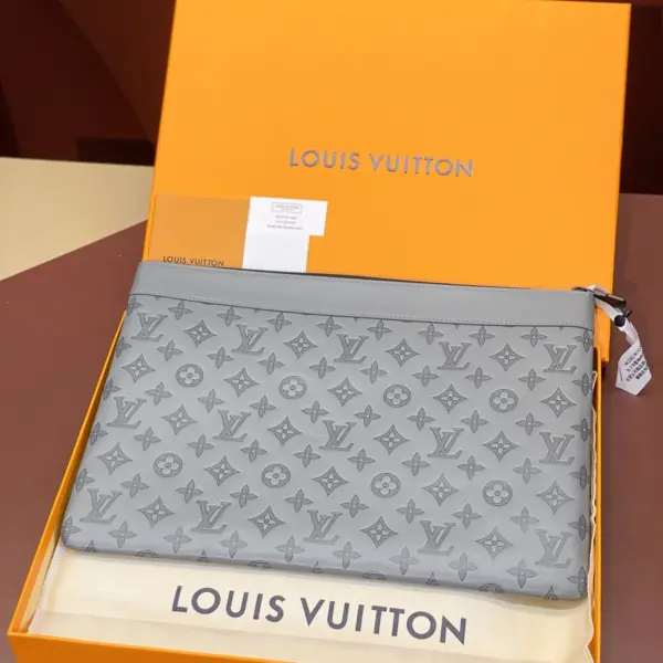 Louis Vuitton Pochette Discovery 灰色Monogram Shadow小牛皮隨身包 12 Louis Vuitton Pochette Discovery 灰色Monogram Shadow小牛皮隨身包