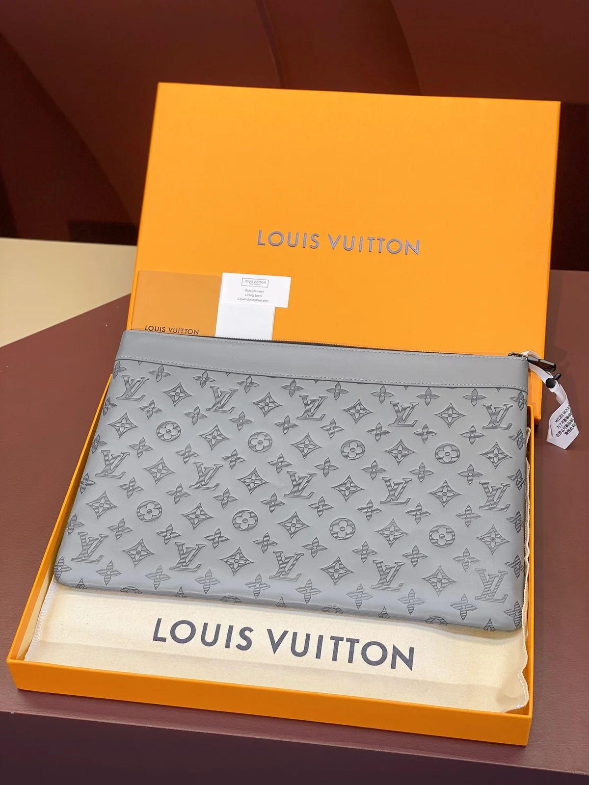 Louis Vuitton Pochette Discovery 灰色Monogram Shadow小牛皮隨身包 3 Louis Vuitton Pochette Discovery 灰色Monogram Shadow小牛皮隨身包