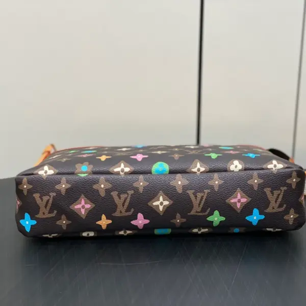 Louis Vuitton Pochette Voyage Souple 手拿包 - Tyler 聯名款