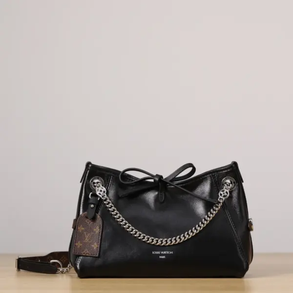 Louis Vuitton CarryAll Vibe BB 小羊皮銀鏈肩背包