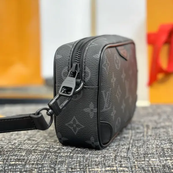 Louis Vuitton Trocadéro 可穿戴式錢包 - Monogram Eclipse塗層帆布
