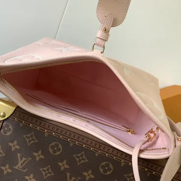 LV Milky Way系列 CarryAll PM 雙色壓花牛皮手提包 15 LV Milky Way系列 CarryAll PM 雙色壓花牛皮手提包