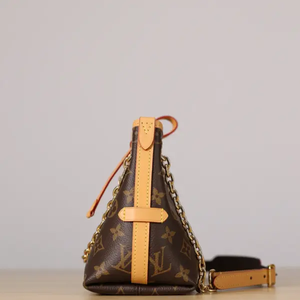 Louis Vuitton CarryAll BB 包包 - Monogram帆布金色鏈帶款 16 Louis Vuitton CarryAll BB 包包 - Monogram帆布金色鏈帶款