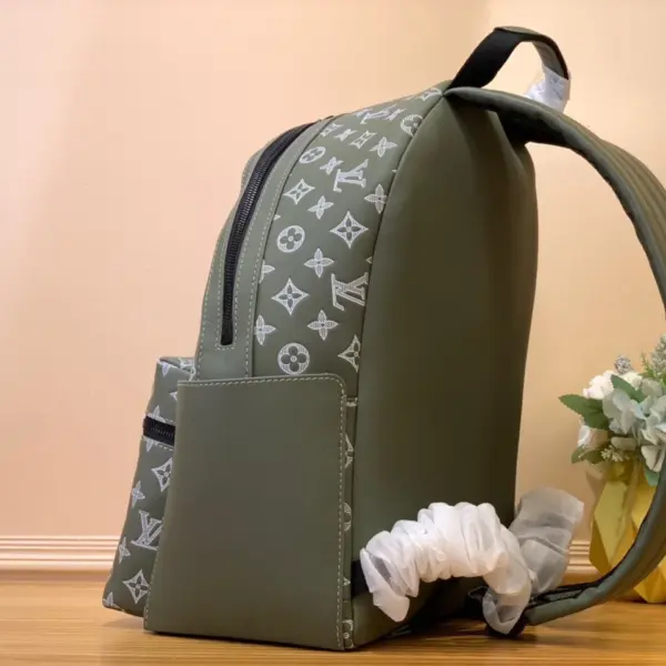 路易威登Discovery Backpack PM橄欖綠Monogram壓花小牛皮背包 12 路易威登Discovery Backpack PM橄欖綠Monogram壓花小牛皮背包