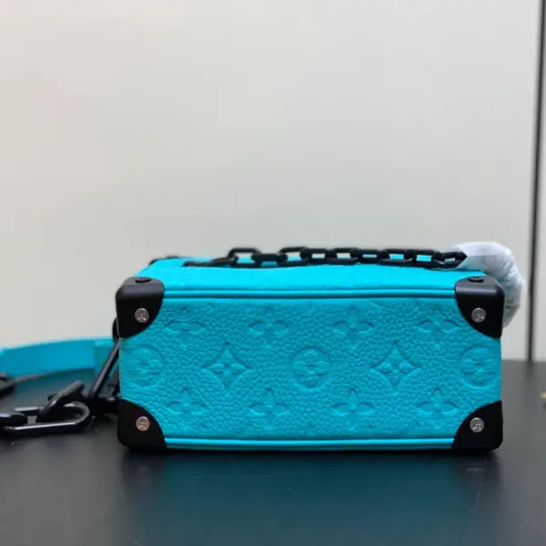 路易威登Mini Soft Trunk Turquoise色Monogram壓花牛皮斜挎包