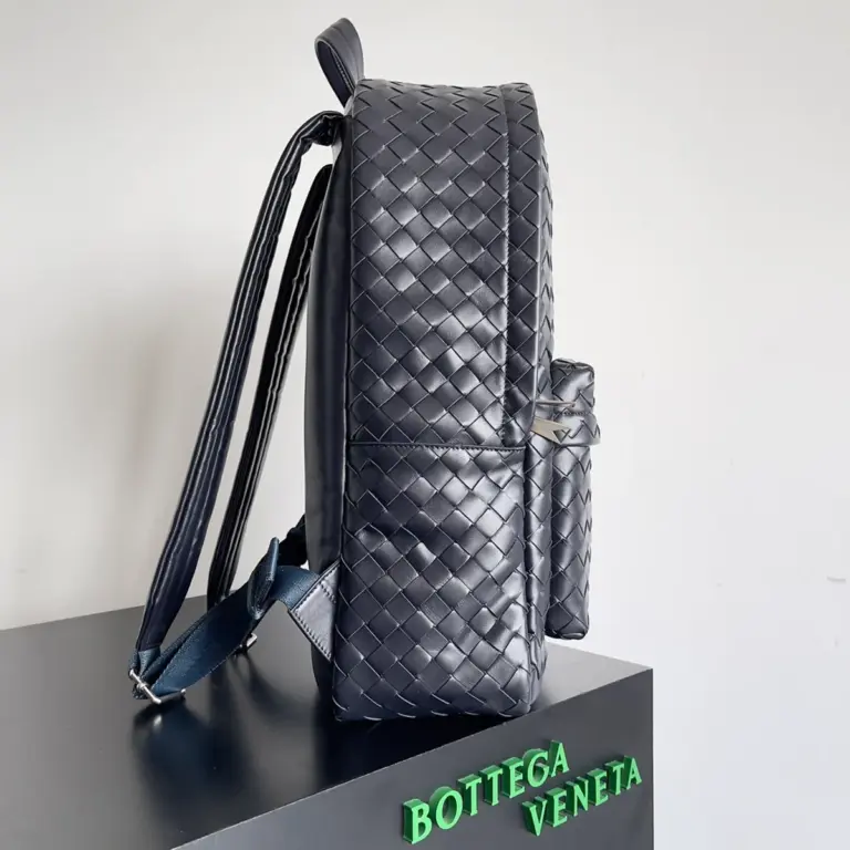 BottegaVeneta太空藍中號Intrecciato編織皮革背包