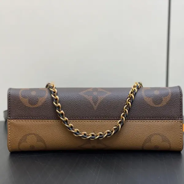 Louis Vuitton OnTheGo East West Chain 包包 - 經典Monogram Giant與多用途設計