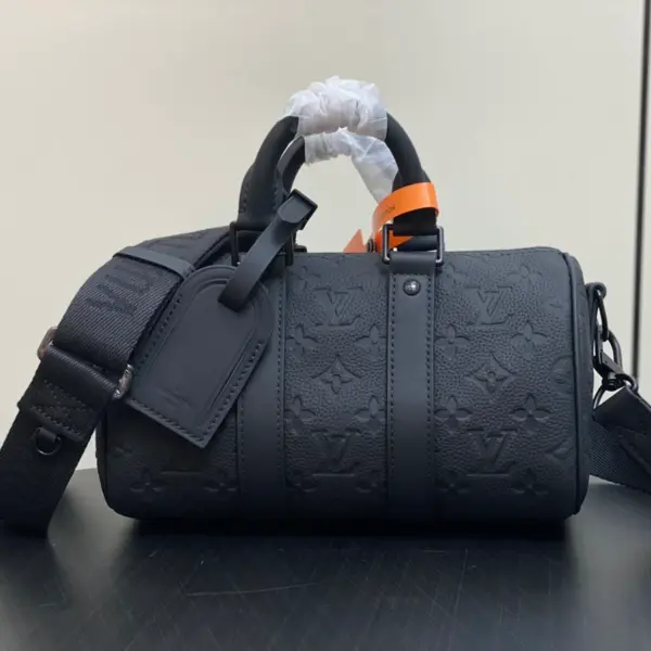 Louis Vuitton Keepall Bandoulière 25 黑色Taurillon Monogram迷你旅行袋 13 Louis Vuitton Keepall Bandoulière 25 黑色Taurillon Monogram迷你旅行袋