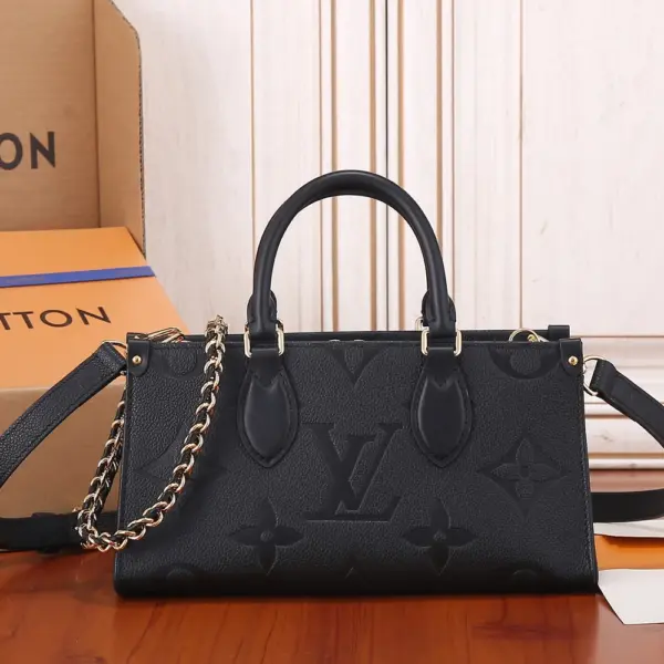 Louis Vuitton OnTheGo East West 黑色壓花粒面牛皮手挽袋
