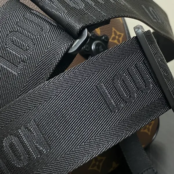 LV Trail 郵差包 | Monogram Macassar帆布 經典運動風格