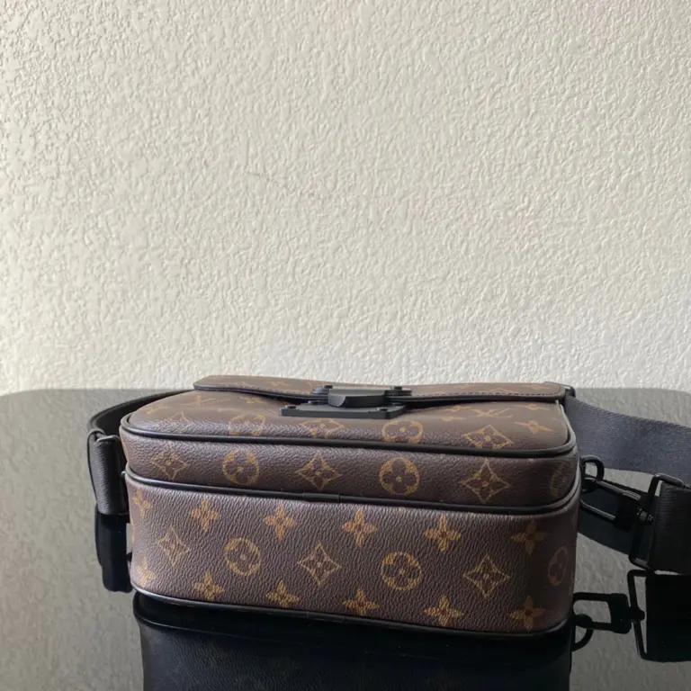 Louis Vuitton S Lock 郵差包 | Monogram Macassar塗層帆布 磁扣設計