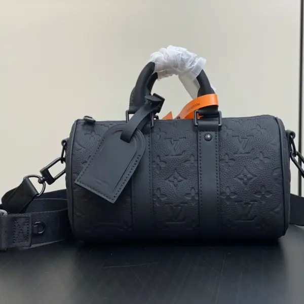 Louis Vuitton Keepall Bandoulière 25 黑色Taurillon Monogram迷你旅行袋 14 Louis Vuitton Keepall Bandoulière 25 黑色Taurillon Monogram迷你旅行袋