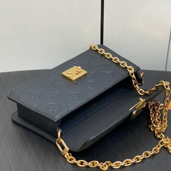 路易威登Wallet On Chain Métis 黑色Monogram Empreinte皮革鏈帶包包 18 路易威登Wallet On Chain Métis 黑色Monogram Empreinte皮革鏈帶包包