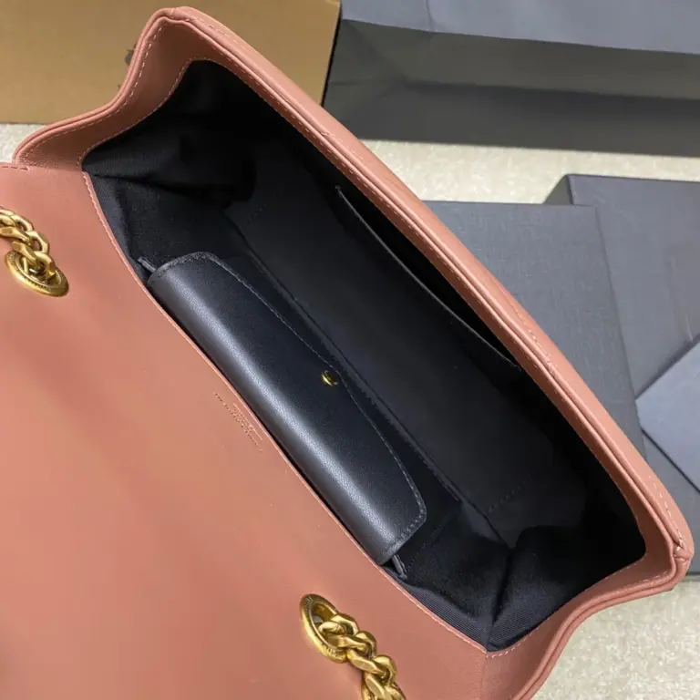 菱格紋絎縫小羊皮信封包