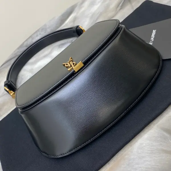 SAINT LAURENT BOX小牛皮CASSANDRE頂柄手袋
