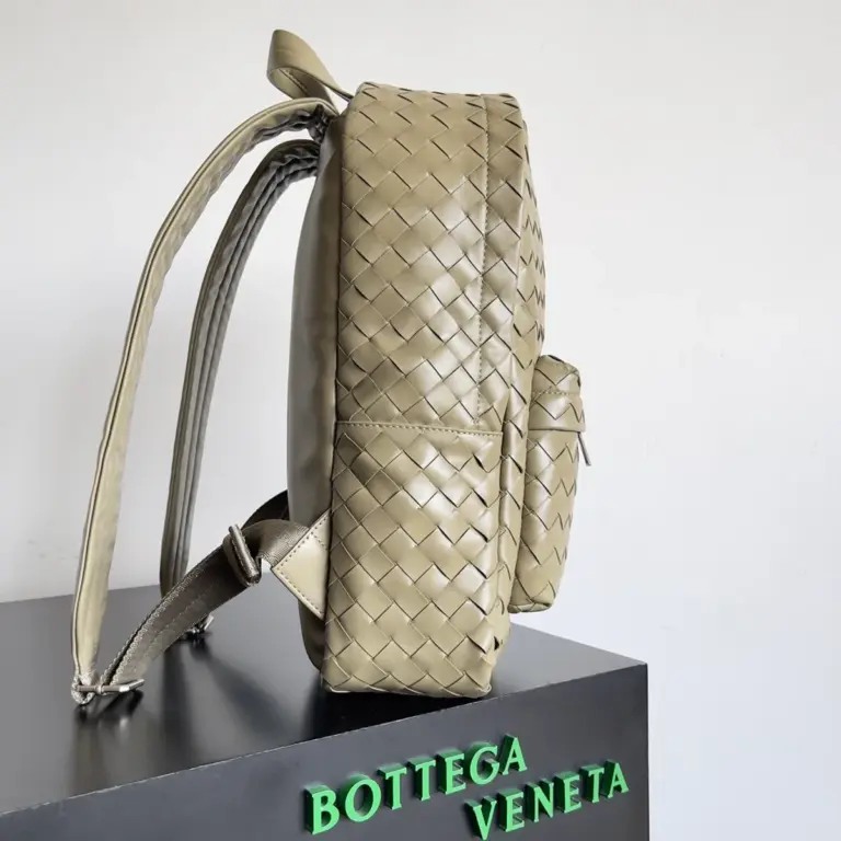 BottegaVeneta灰褐色Intrecciato編織小號皮革背包