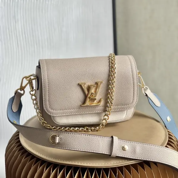 Louis Vuitton Lockme Tender 斜背包 | 粒面小牛皮 | 可拆式雙肩帶設計
