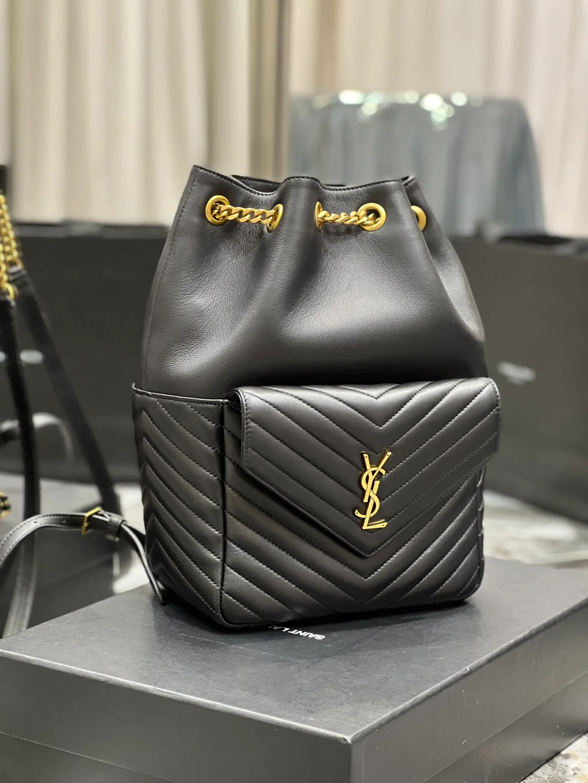 SAINT LAURENT MONOGRAM 小羊皮Y形絎縫背包 3 SAINT LAURENT MONOGRAM 小羊皮Y形絎縫背包