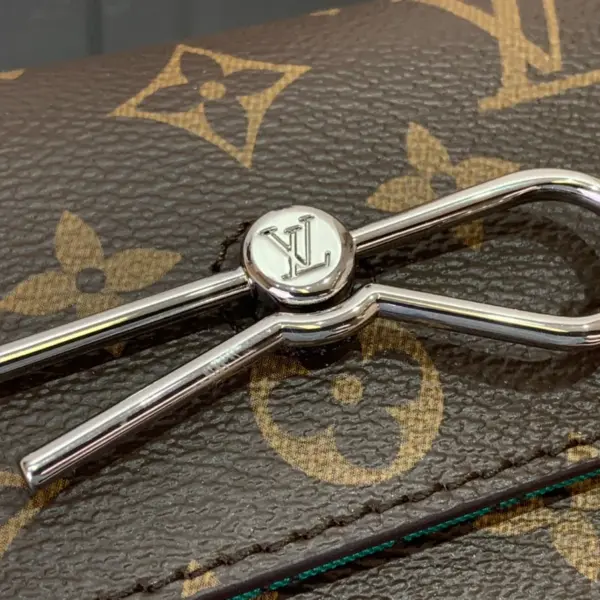Louis Vuitton Steamer可穿戴式錢包 - Borneo綠色Monogram Macassar塗層帆布