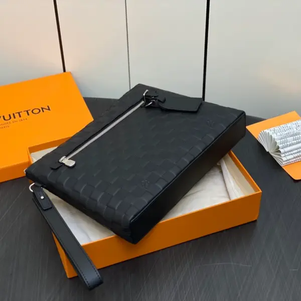 Louis Vuitton Damier Infini 皮革 Takeoff Pouch 手拿包