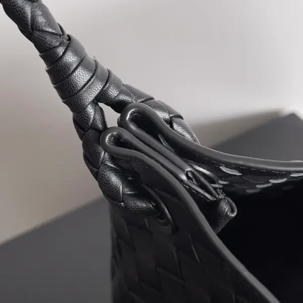 BottegaVeneta大號Intrecciato編織皮革肩背包