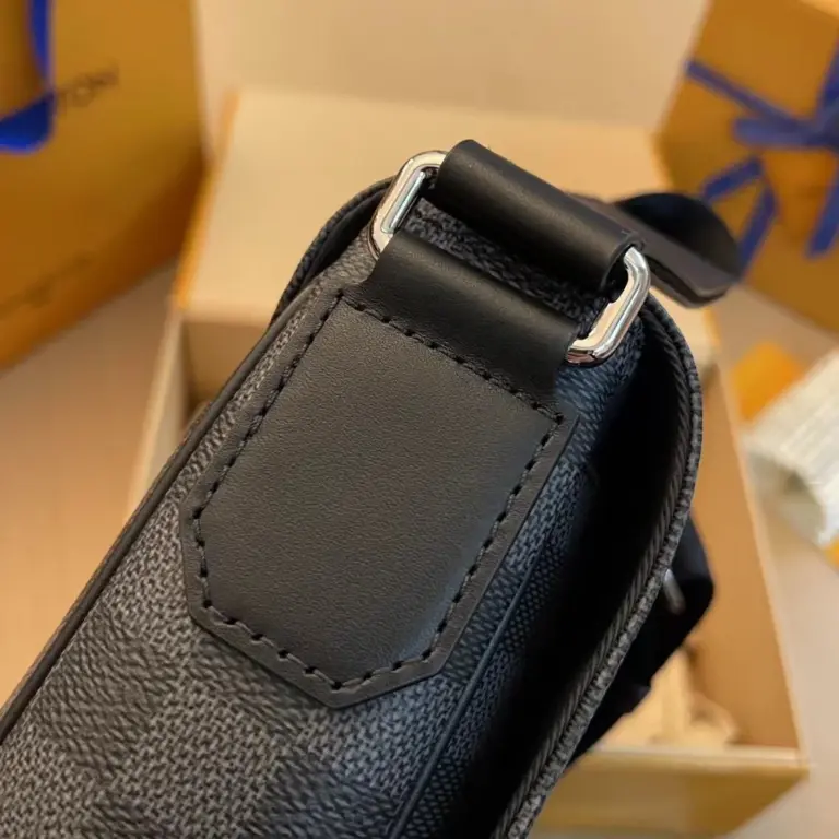 Louis Vuitton District PM 郵差包 - Damier Graphite 經典重塑