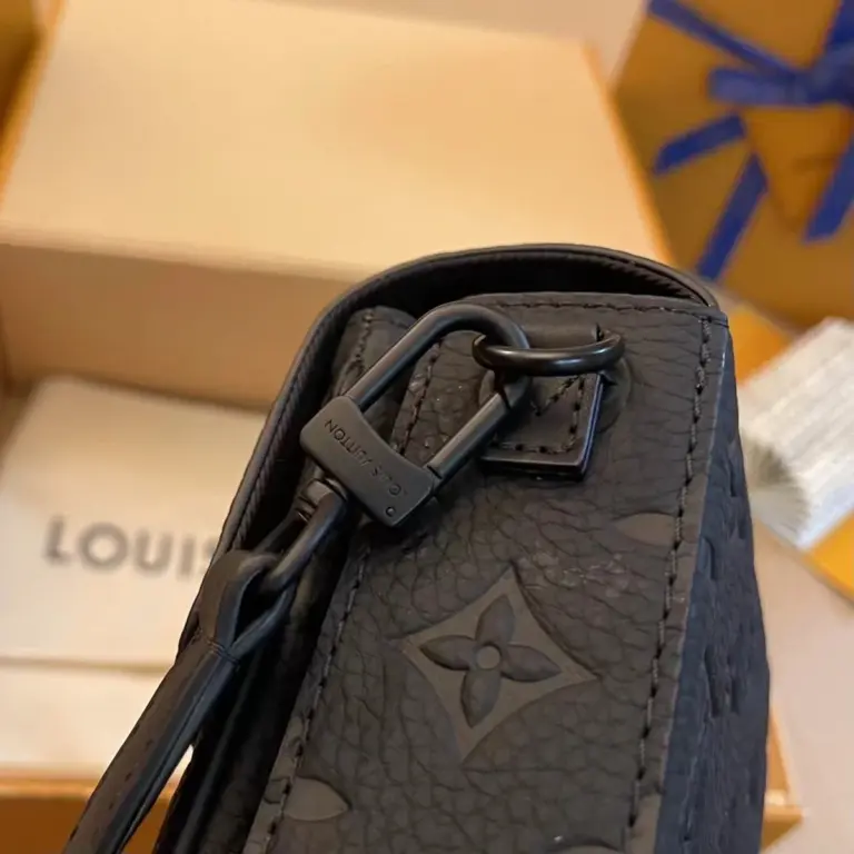 路易威登 S-Lock 直式隨身錢包 - 黑色Taurillon Monogram皮革