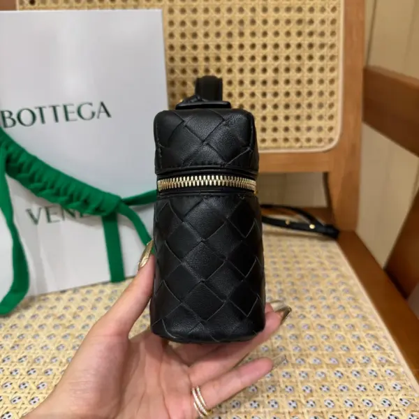 BottegaVenetaIntrecciato編織皮革化妝包