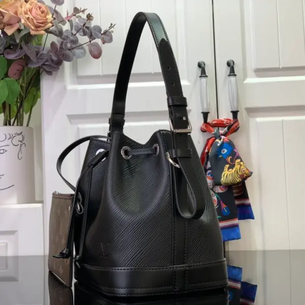 Louis Vuitton Noé BB 黑色Epi皮革水桶包