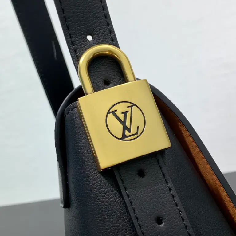 Louis Vuitton Low Key Messenger 復古鎖扣翻蓋信使包