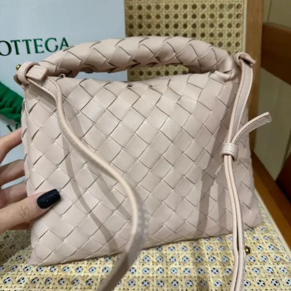 BottegaVeneta迷你Intrecciato編織蓮花粉斜挎包