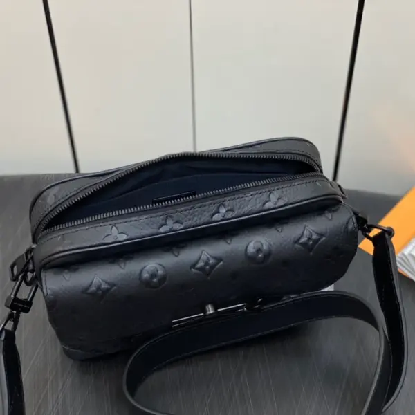 Louis Vuitton Steamer郵差包 | Taurillon Monogram壓花牛皮 經典鏈帶設計