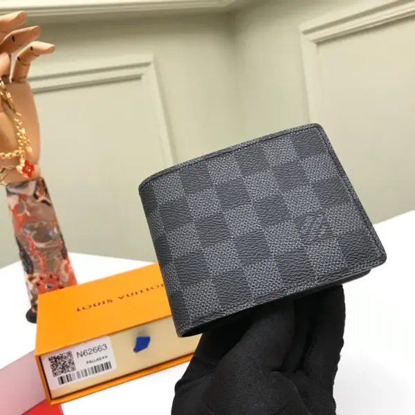 Louis Vuitton Damier Graphite 男士多夾層輕便錢包 | 可個人化訂製