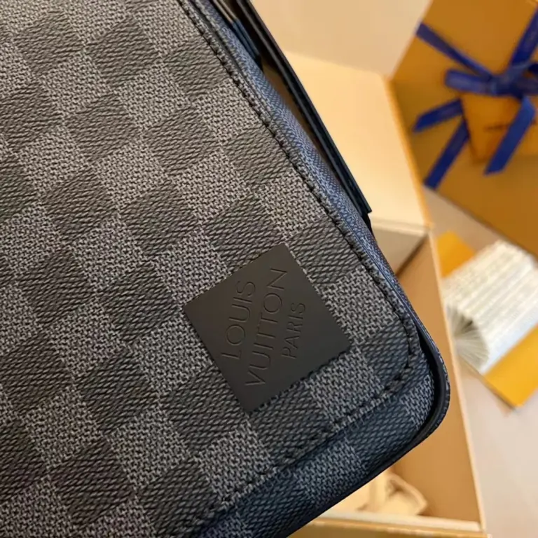 Louis Vuitton District PM 郵差包 - Damier Graphite 經典重塑